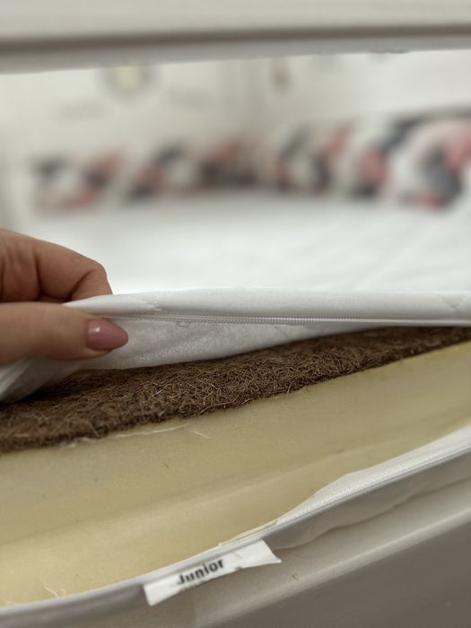 Vând patut din lemn tip casuta, alb 80 x 160 cm