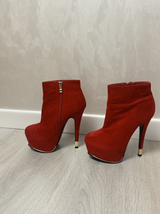 Замшовые ботинки