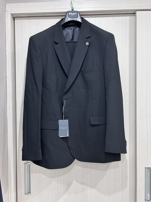 Чисто нови мъжки костюми