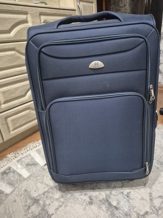 продам 2 новых чемодана