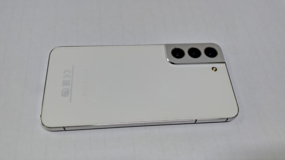 Продам Samsung s22