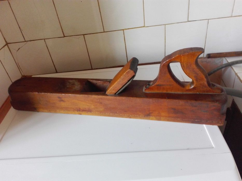 Две стари дърводелски рендета.