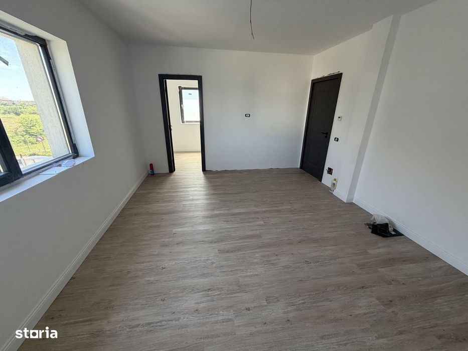 Casa nouă cu 4 camere și curte privată