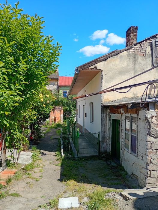 Se Vind o casa la curte  la Curte  Far firma sau altele  Proprietar  persoana fizica