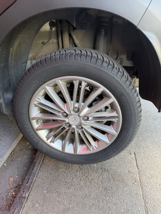 Vand 4 anvelope Michelin Crossclimate all season 215/55 R17