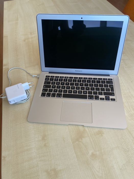 Apple  Macbook Air 13’, i5, 8 Gb RAM, 128 Gb SSD 2017