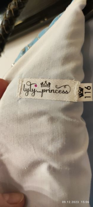 Нарядное платье на девочку