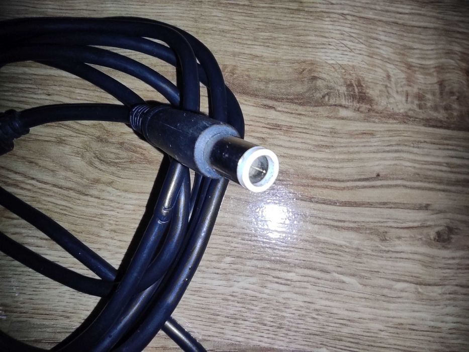 Оригинално зарядно за лaптоп DELL