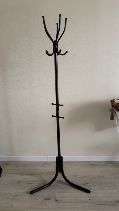 Напольная вешалка