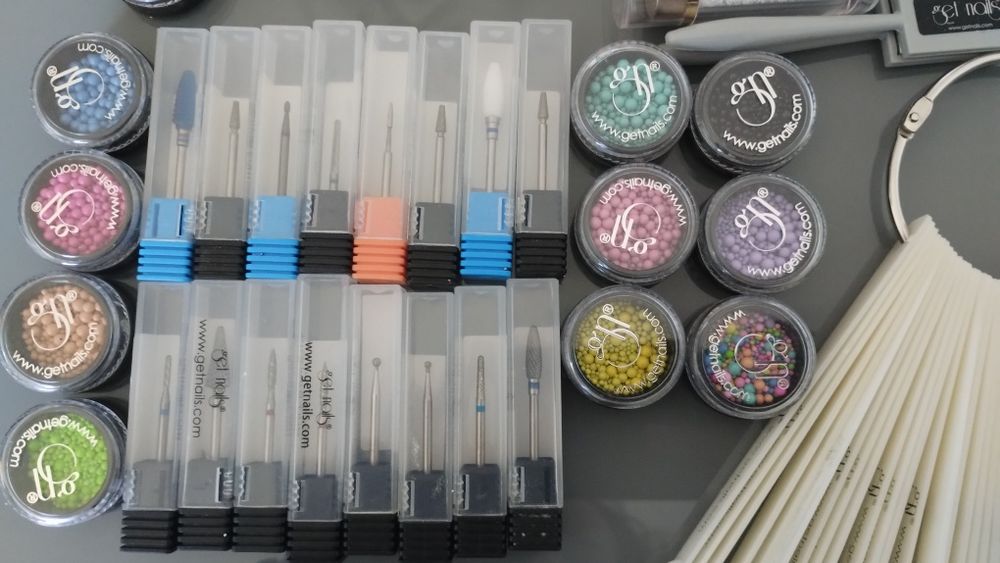 Vând  produse unghii