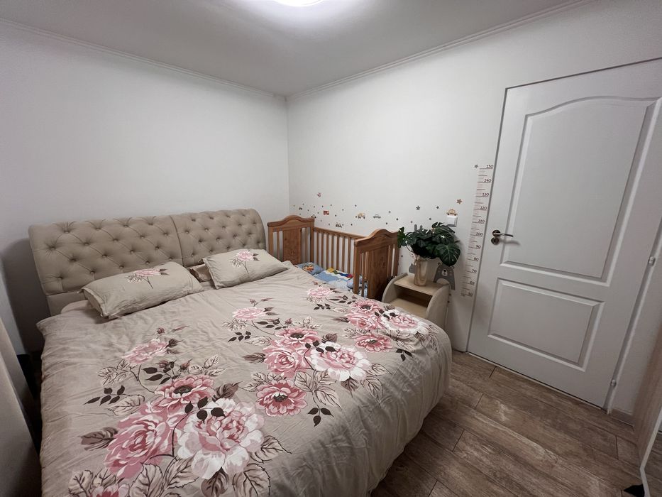 De inchiriat apartament două camere , 55mp ,parter. Toate facilitatile
