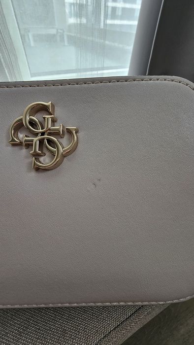 Уникална чанта Guess