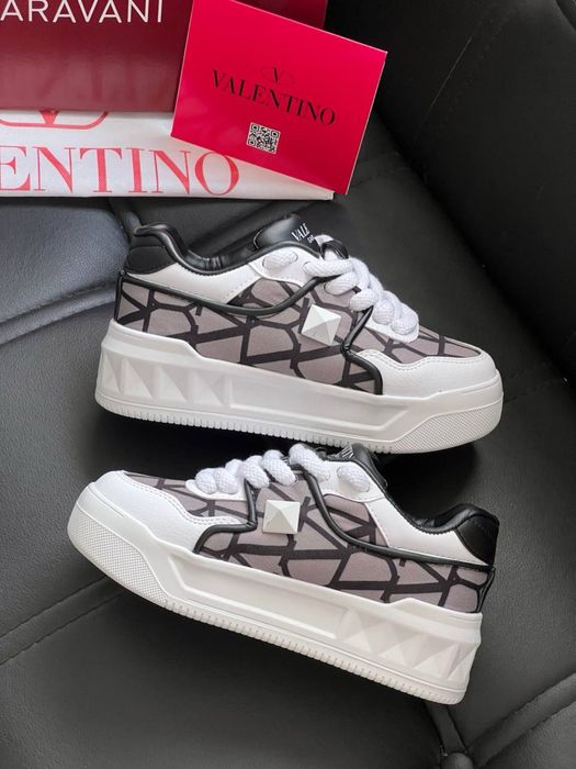 Adidasi Valentino Noi !!! Marimi 36/40 !!!