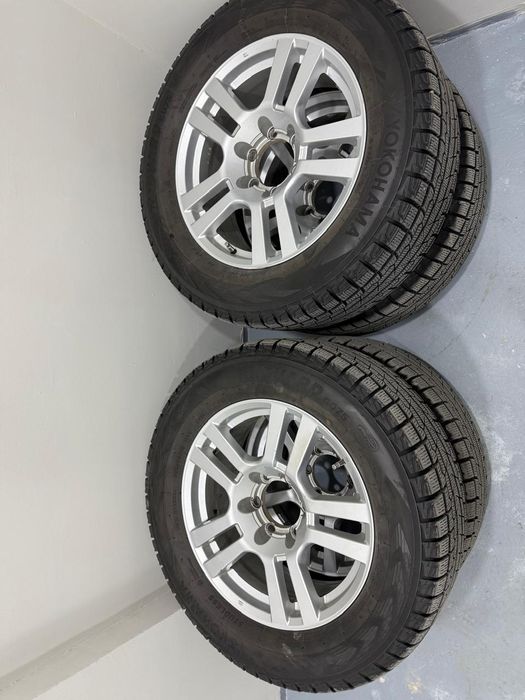 Продам диски с шинами от Toyota Prado