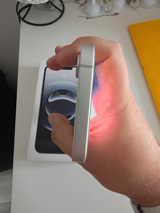 iphone 16e, 100% батерия, Гаранция 2028