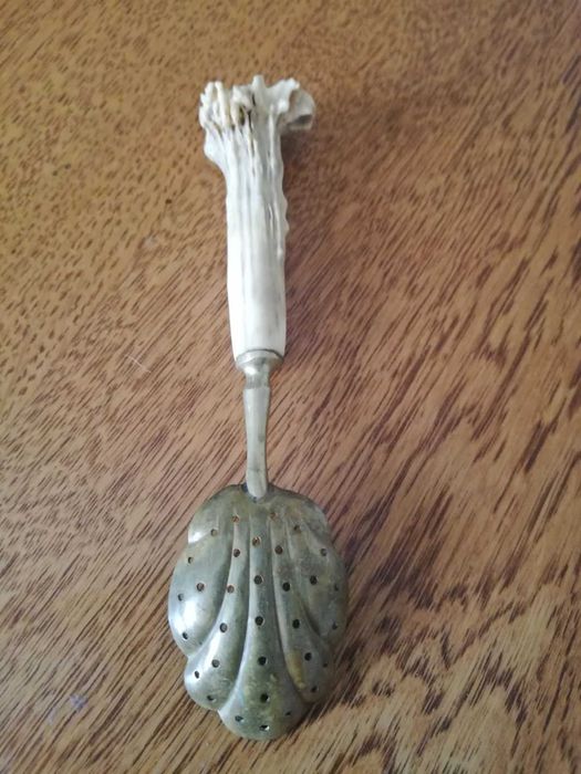 Лъжичка с дръжка от еленов рог