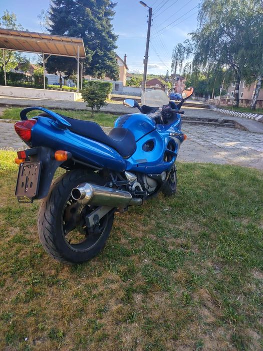 Продава се Сузуки gsxf 600 кубика.