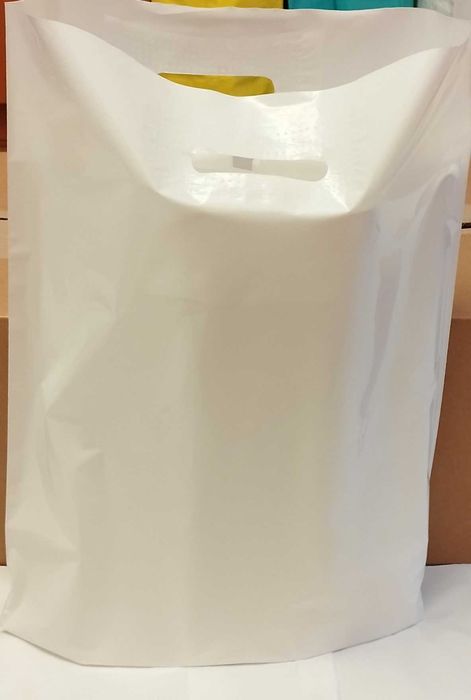 Pungi-sacose diverse marimi albe ionizate pentru serigrafie cu maner tip banana rezistente; productie plastic reciclabil-reutilizabil.