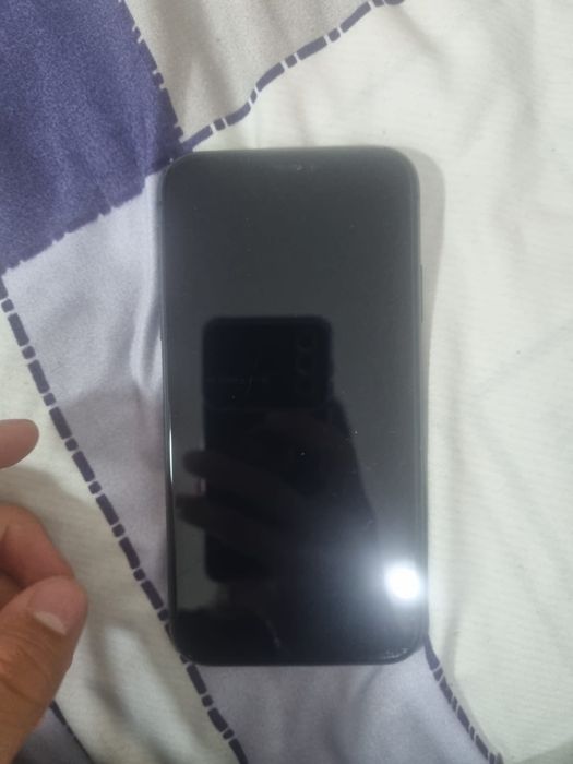 Продам айфон 11