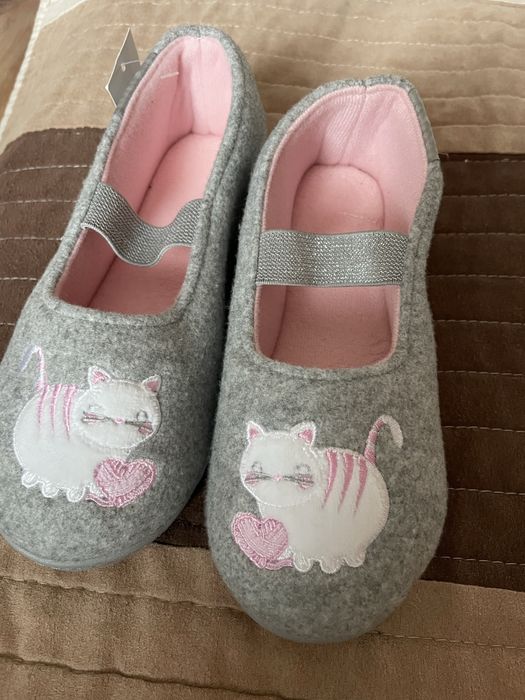 Пантофи за момиче