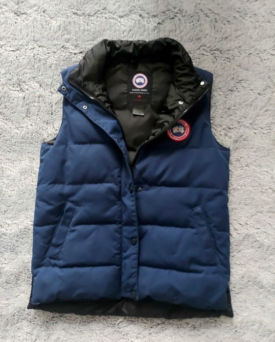 Canada goose S46 , мъжки пухен елек ,отлично състояние