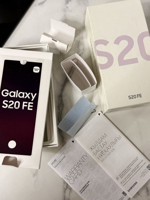 Продам смартфон Samsung Galaxy S20 FE (Fan Edition)