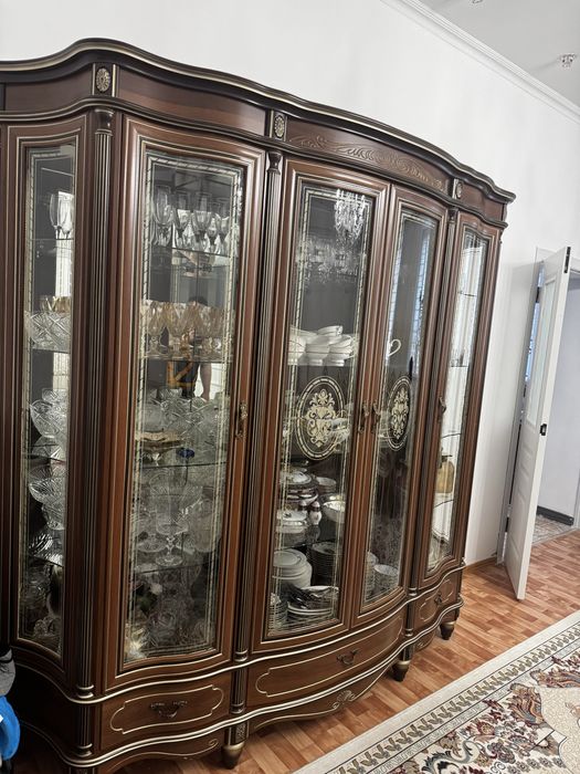 Шкаф витрина для посуды