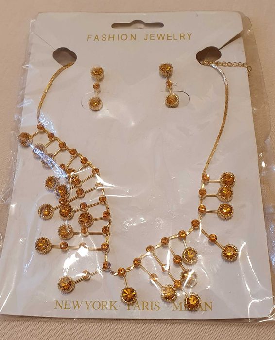 Coliere și cercei cu cristale – NOI