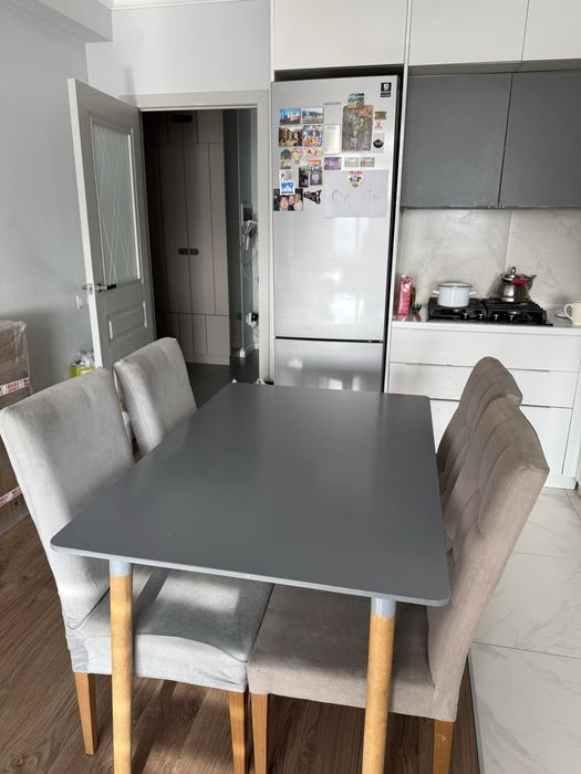 Продаю стол и четыре стула, цена договорная