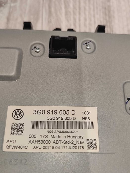 Display ecran navigație MIB 6.5 inch Passat B8 cu ramă, Golf 7, Tiguan