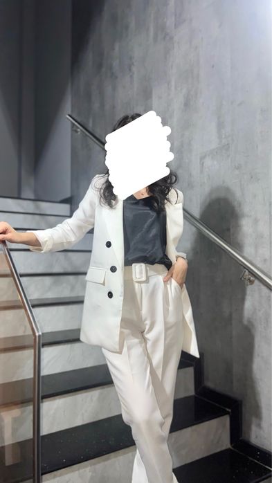 Белый женский костюм