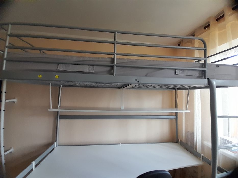 Продам двухярусную кровать.