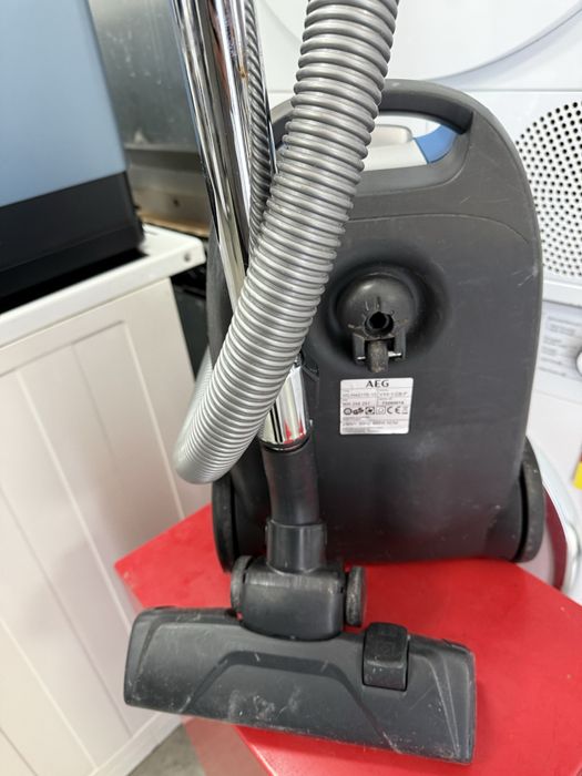 Прахосмукачка AEG