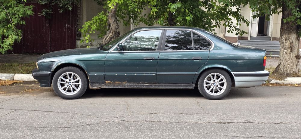 Продам е34. Застучал М50Б25