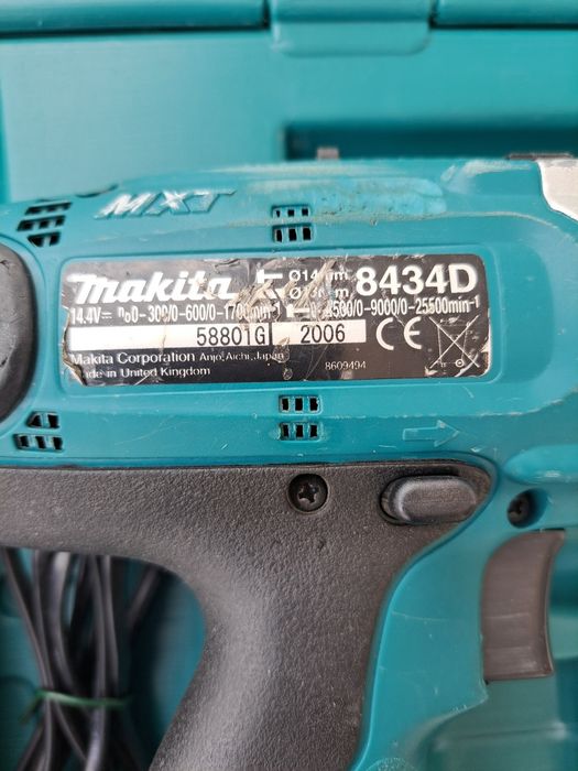 Masină de găurit și înșurubat cu acumulatori,  Makita 8434D