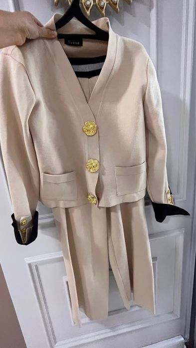 Продам женские пиджаки