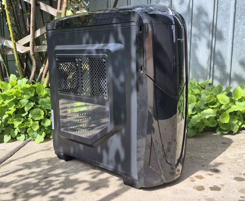 Carcasa gaming pc Myria