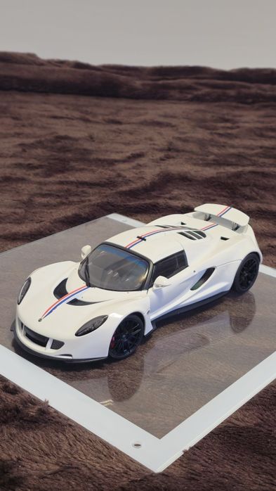 Autoart   Signiture  Henessy Venom GT  1:18