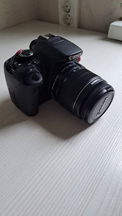 Canon EOS 650D + объектив 18-55mm IS
