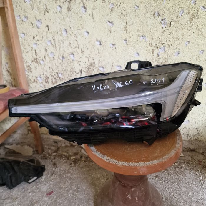 Volvo XC60 2021 ляв и десен фар