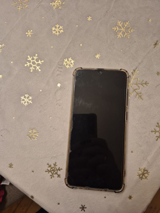 Samsung A70 телефон