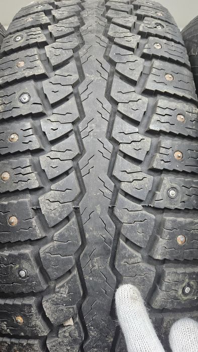 Продам пару шин  215/65/16с