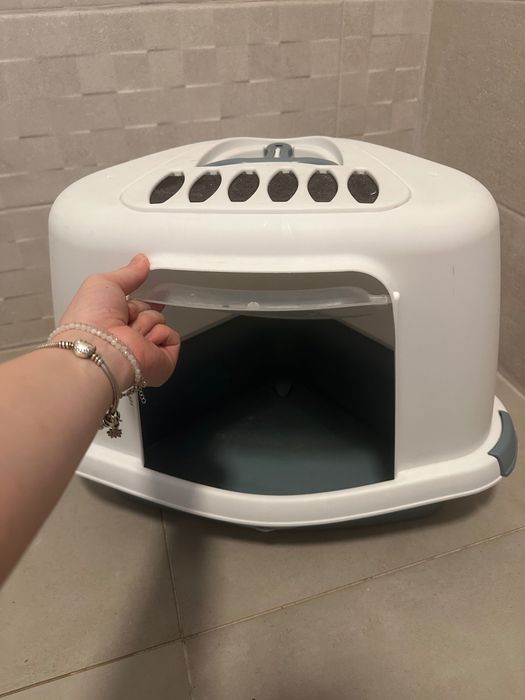 Litiera pisici pt colt