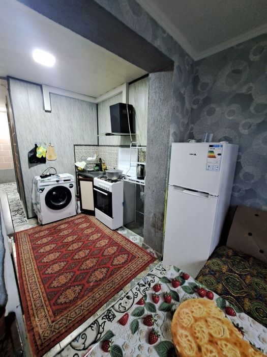 Продается 2х ком кв в Чирчике 4 мкн 4 этаж в квартире все остаётся