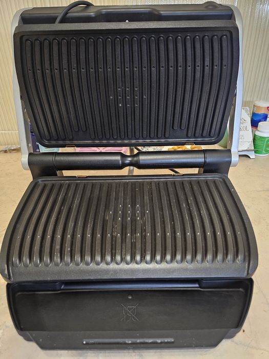 Электрический гриль Tefal.