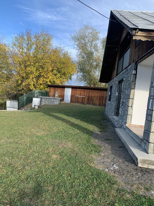 Vand casa cu teren