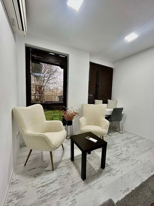 Тристаен апартамент, под наем, Център