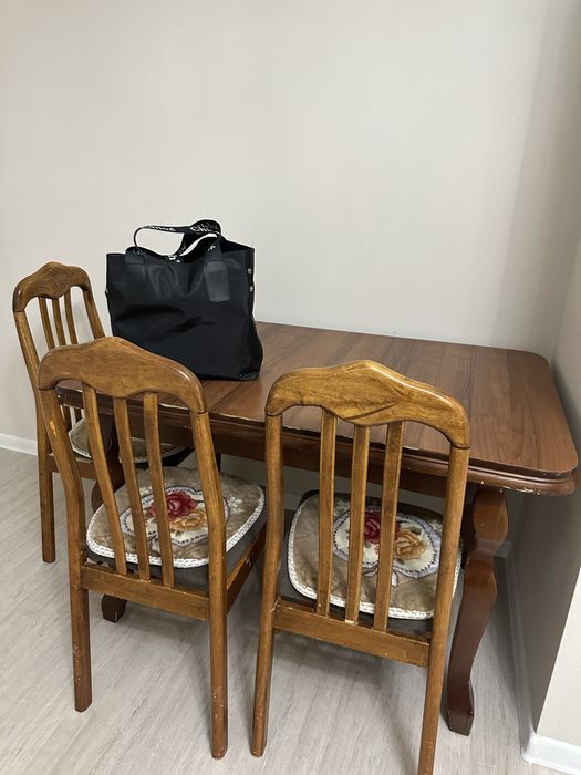 Продам  стол кухонный, диван  раскладной