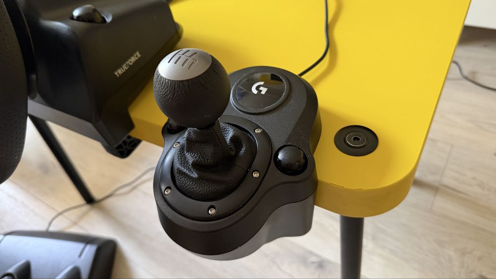 Logitech G923 TrueForce + Shifter за Xbox и PC, пълен комплект
