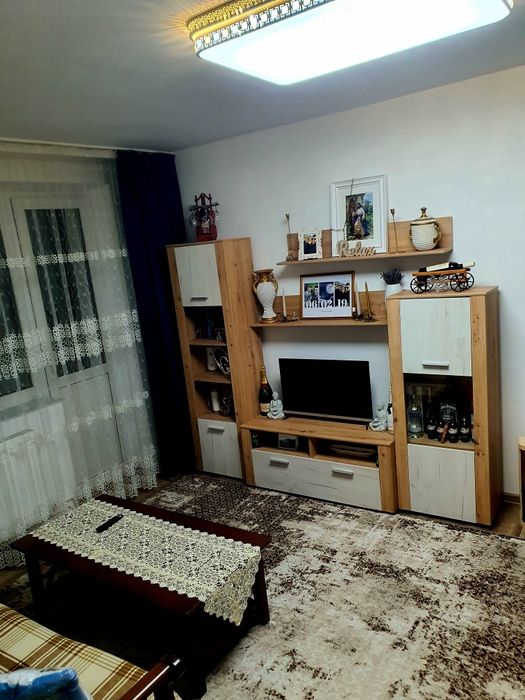 Apartament semidecomandat 3 camere